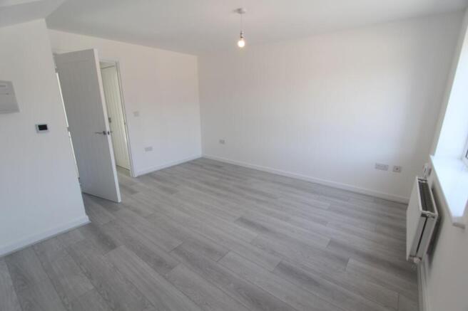 3 bed Semi-Detached to rent Image 7