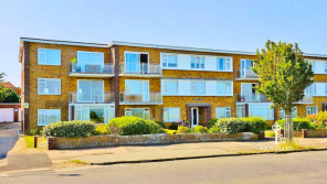 6, 25 Marine Court, The Esplanade, Frinton-on-sea CO13 9AT
