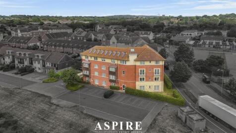 **LONG LEASE & CHAIN FREE** Herschell Court, Basildon, SS14