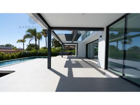Luxury Villa with 4 Bedrooms and Private Pool close to Maria Luisa Beach