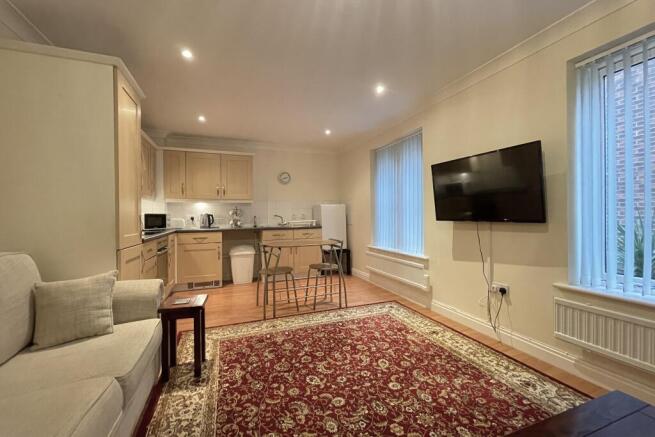 1 bed Flat to rent Image 4