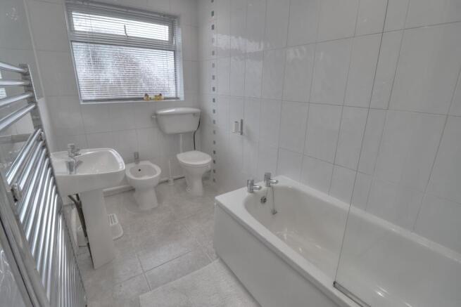 4 bed Detached for sale Image 9