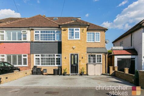 Moreton Close, Cheshunt, Waltham Cross, Hertfordshire, EN7 6LX