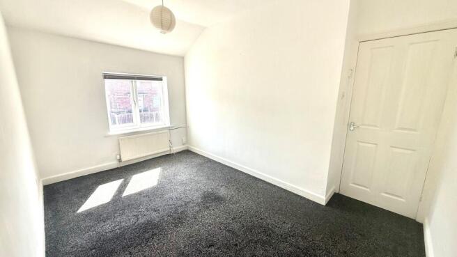 3 bed Apartment to rent Image 5
