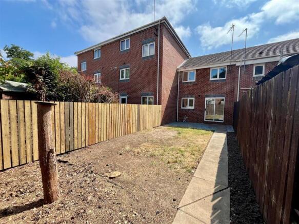 3 bed Terraced for sale Image 12