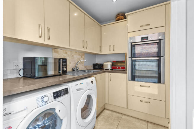 4 bed Detached for sale Image 6