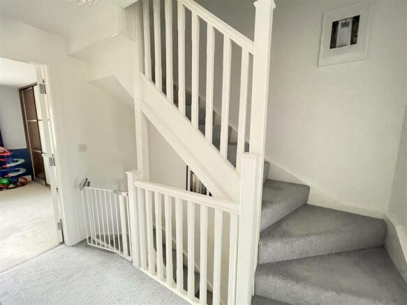FIRST FLOOR LANDING