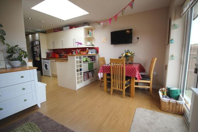 KITCHEN / DINER