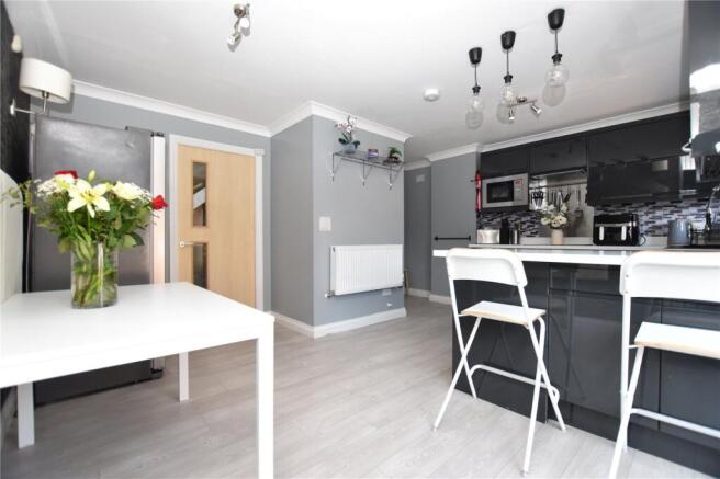 8 Parkfield Court photo 4