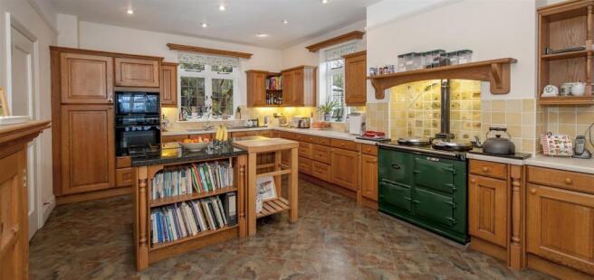 7Kitchenend.jpg