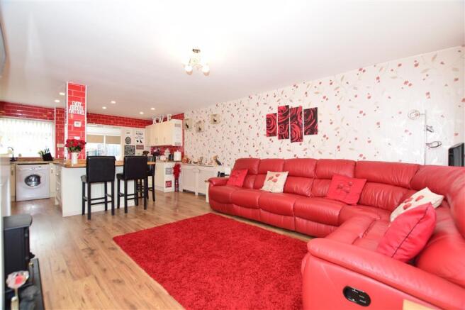 Lounge/ Kitchen