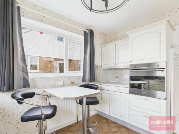 3 bed Semi-Detached Bungalow for sale Image 5
