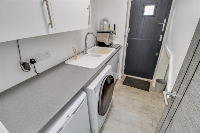 5 bed Detached for sale Image 6