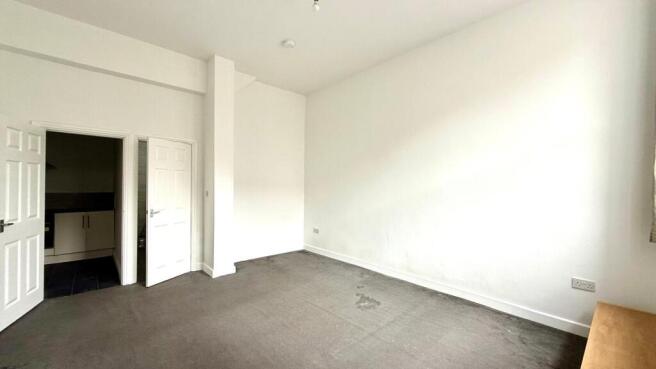 Studio to rent Image 5