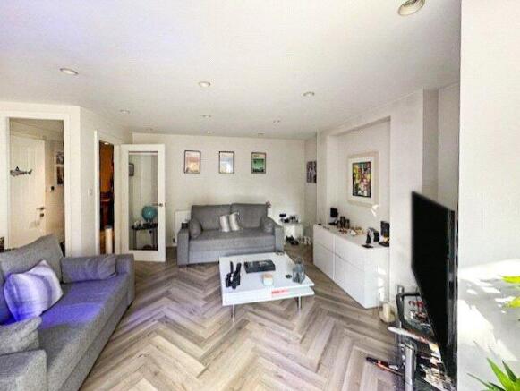 2 bed Apartment for sale Image 8