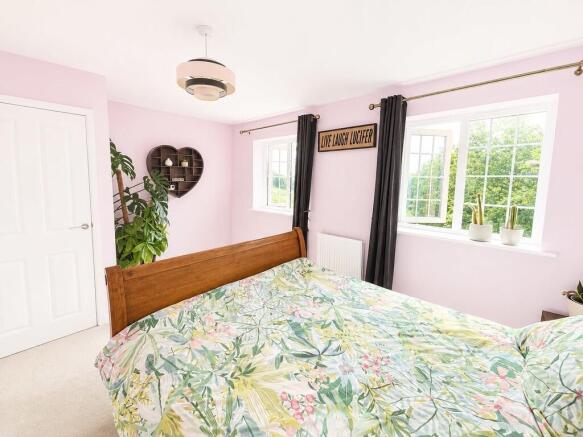 3 bed Semi-Detached for sale Image 8