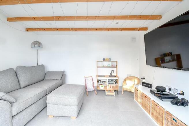 SUMMER HOUSE/HOME OFFICE