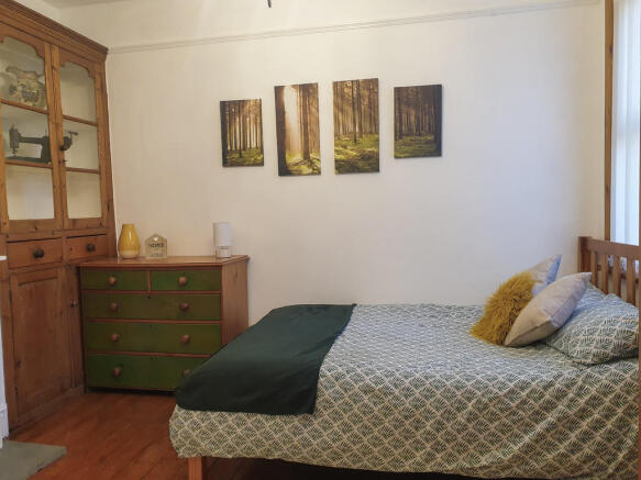 Dining/Bed 4