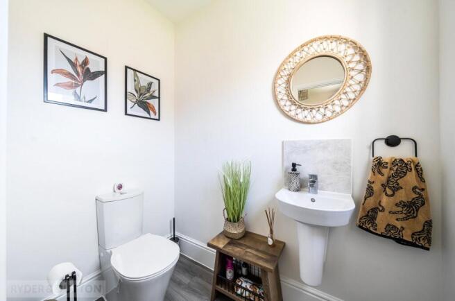 4 bed Detached for sale Image 10