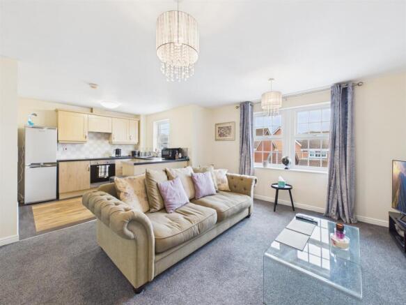 2 bed Flat for sale Image 4