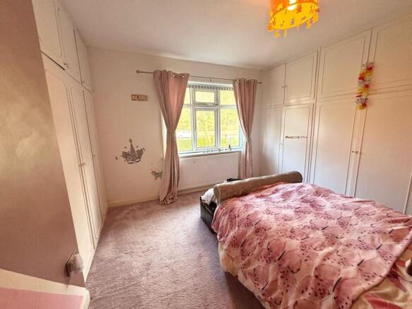 4 bed Semi-Detached for sale Image 11