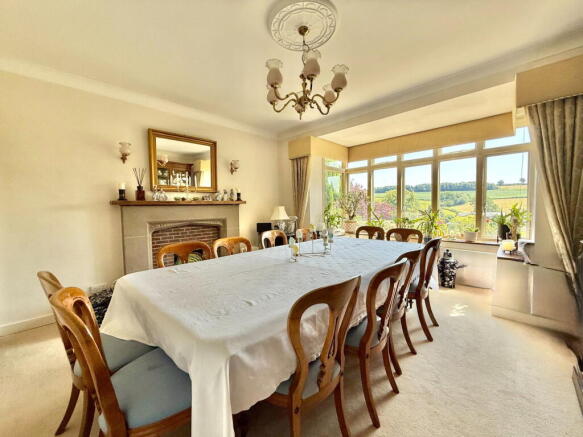5 bed Detached for sale Image 7