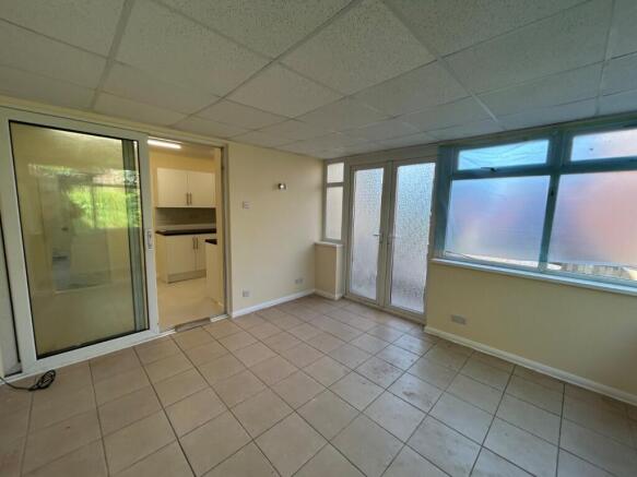3 bed Semi-Detached to rent Image 9