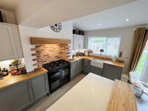 OPEN PLAN LIVING/ DINING/ KITCHEN