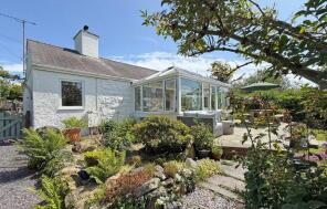 Maen Brith, Rhostryfan LL54 7LU