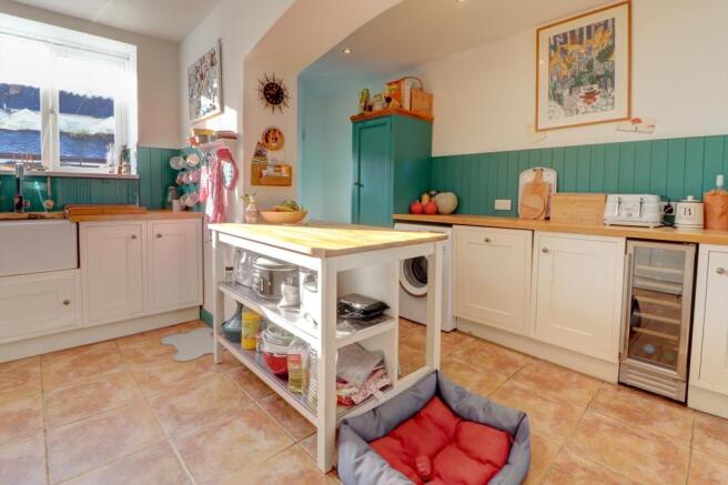Kitchen 2.jpg