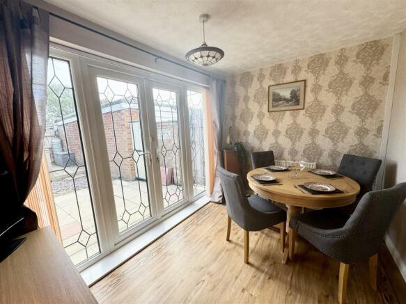 Dining/Bedroom