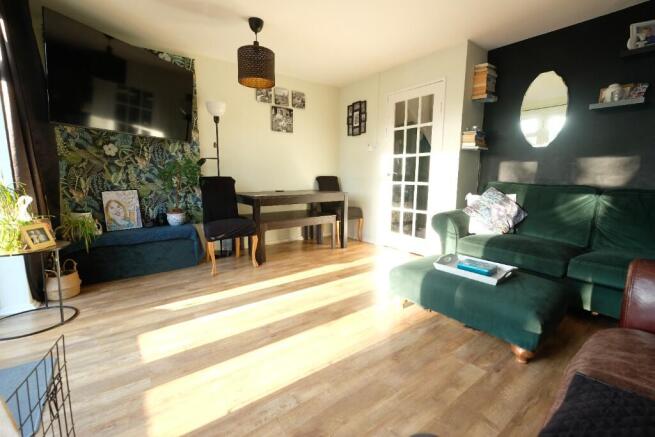 SITTING/DINING ROOM