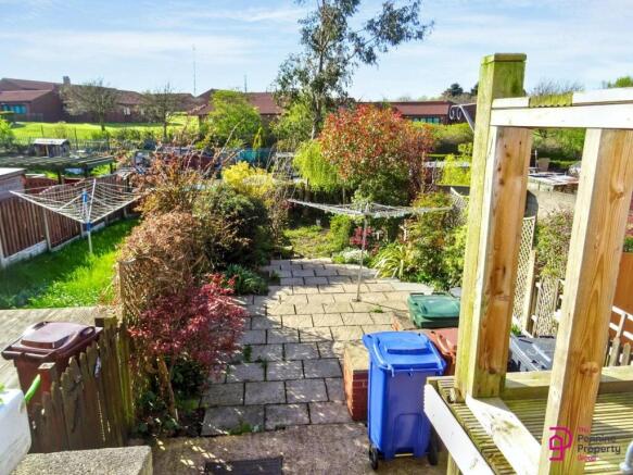 2 bed Terraced to rent Image 9