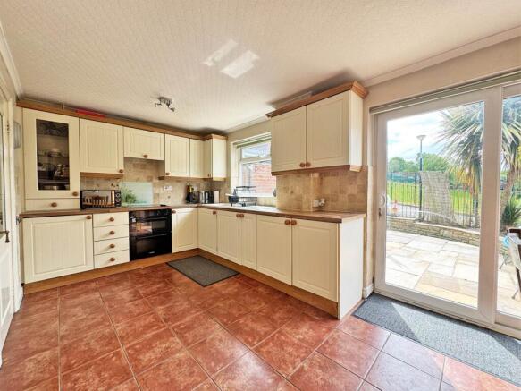 3 bed Semi-Detached for sale Image 5