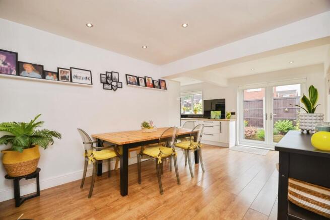 4 bed Detached Bungalow for sale Image 4