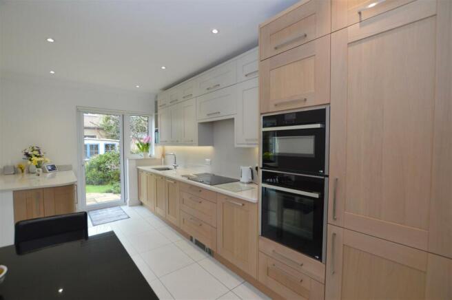 22 Strathearn Ave kitchen4.JPG