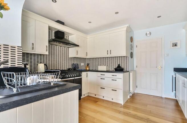 Woodlands, Cefnllys Lane, Llandrindod Wells, Powys photo 4