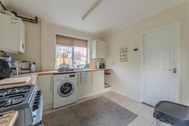27 Keats Close-12.jpg