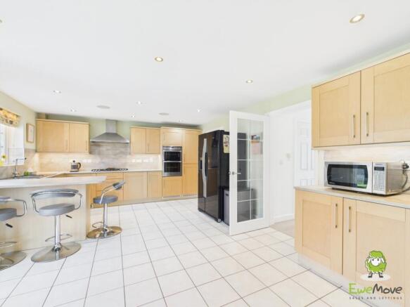 EweMove Basingstoke Estate Agents 10 Spire Close