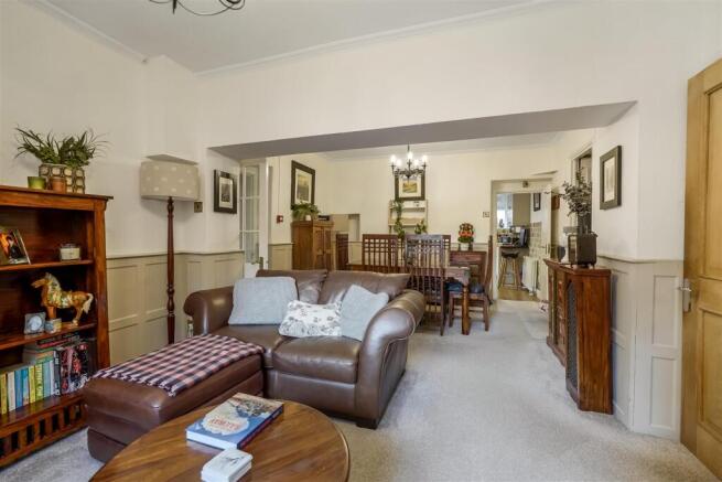 7 bed Detached for sale Image 8