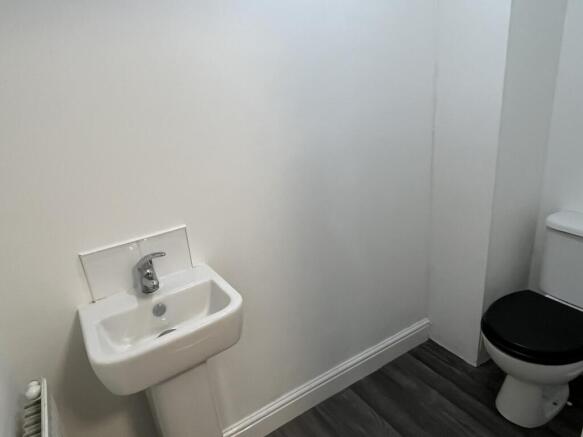 2 bed Flat to rent Image 5