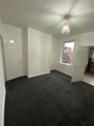 2 bed Terraced to rent Image 8