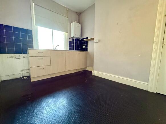 4 bed Flat Share for sale Image 7