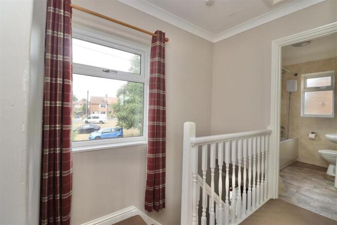 3 bed Semi-Detached for sale Image 9
