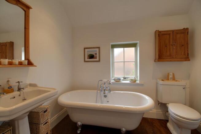 Bathroom (Family bathroom)