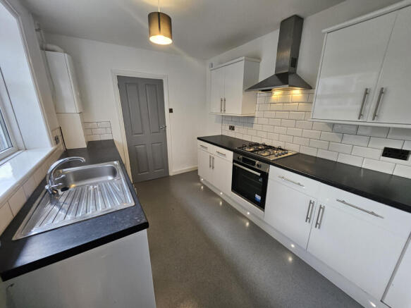 Impressive three bedroom modernised family home t