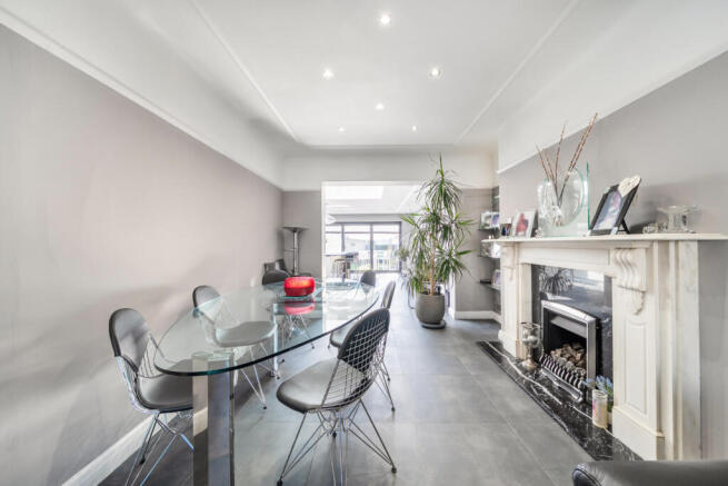 1399995-7-6967bd1...