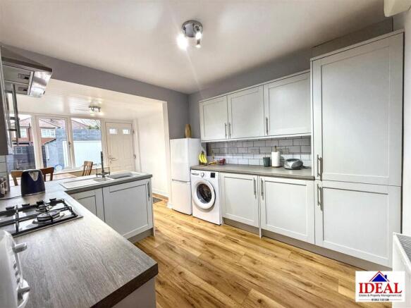 3 bed Detached Bungalow for sale Image 4