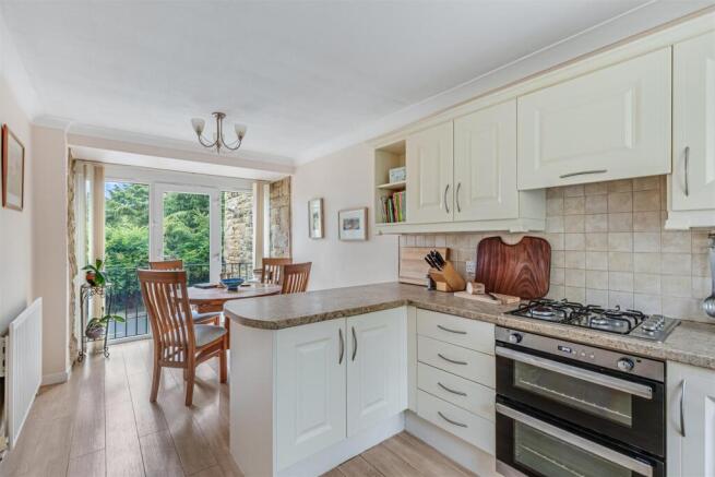 3 bed Town House for sale Image 5