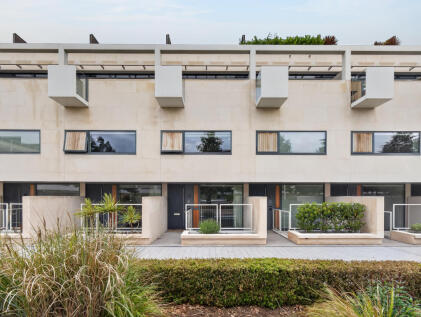 A different side of city living. 31 Gabriel Square, St Albans, Hertfordshire
